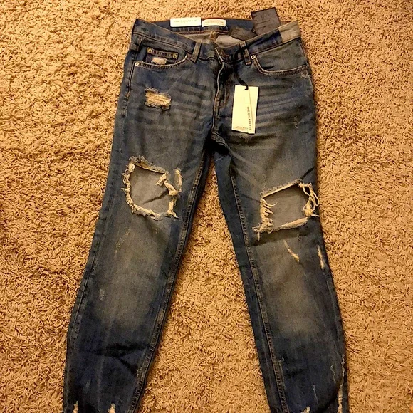 cigarette jeans zara NWT Zara Cigarette Ribbed Jeans- Sz 4